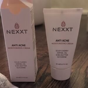 Nexx Anti Acne Moisturizing Cream - White and Pink